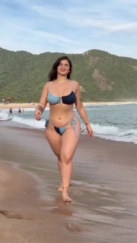Gözəl fiqurali seksi qızlar