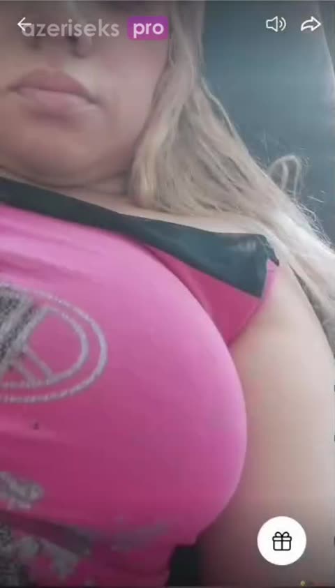 Azəri xala amcığını göstərdi