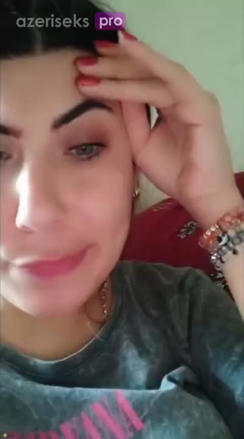 Azəri xalaşka soyunur