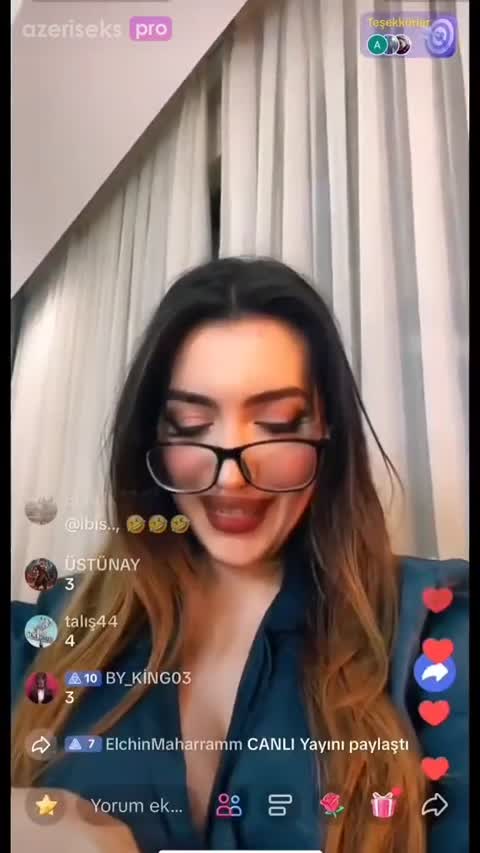 Müəllimə yenə iş başında soyunma videosu