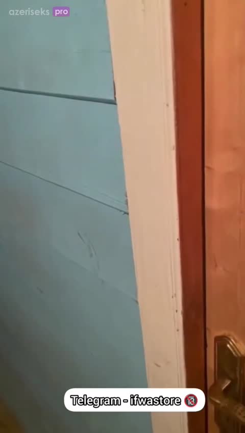 Qəhbəyə bax heç qozuna da deyil görünür ilişdirib qaqaşı