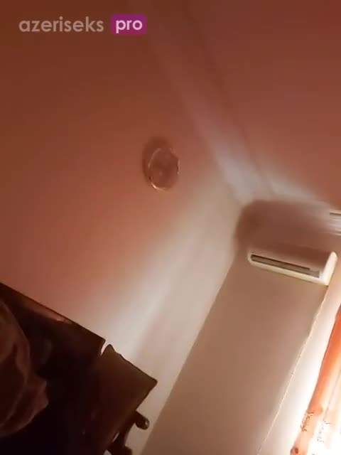 Günayı ikinci dəfə sikmək istəyir amma günay qoymur siksin