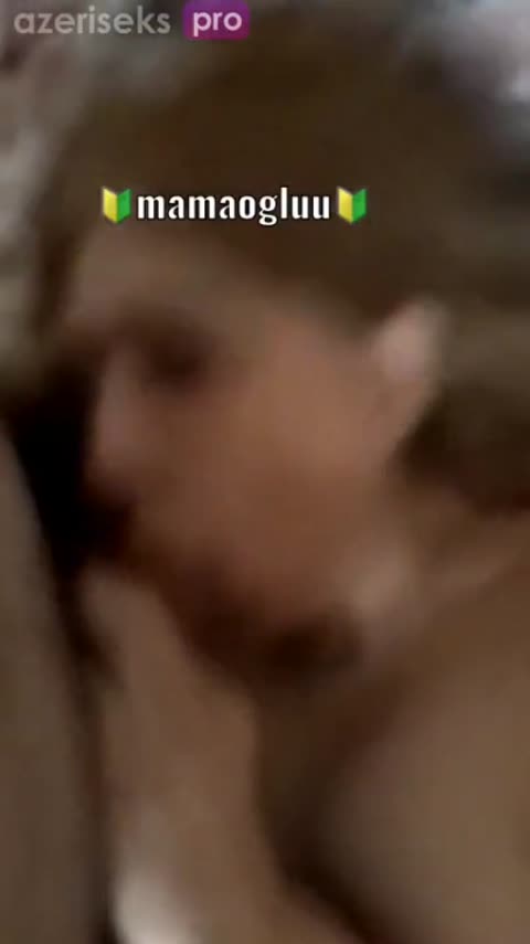 Azəri kişi qəhbəsini söyə söyə çaldırır