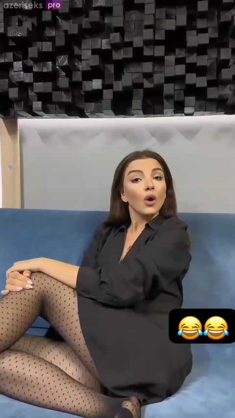 Qız mahnı oxuyur mərt prikol