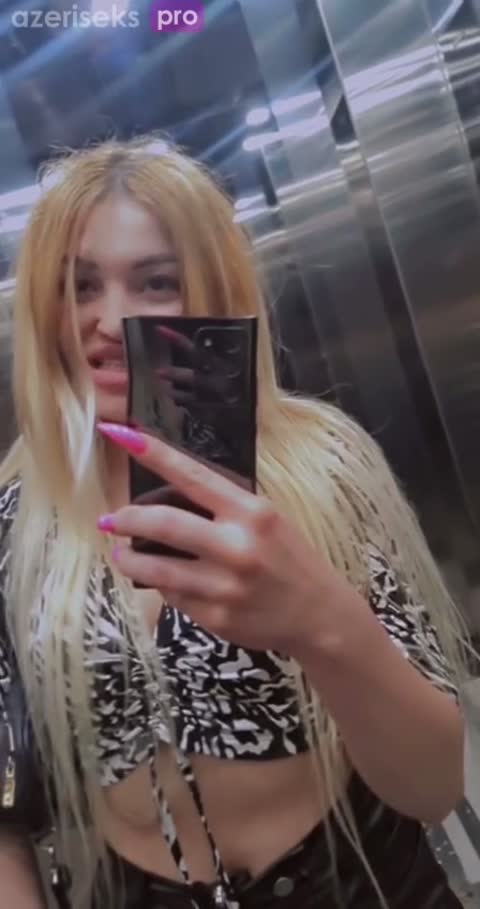 Liftdə atalar sözü qız