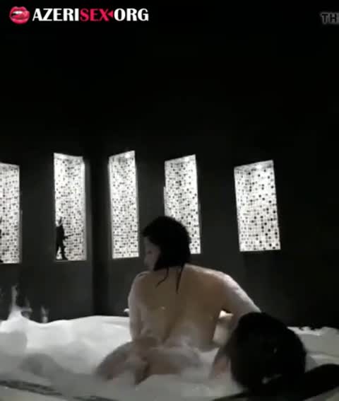 Arzu hamamda jakuzide sikişir