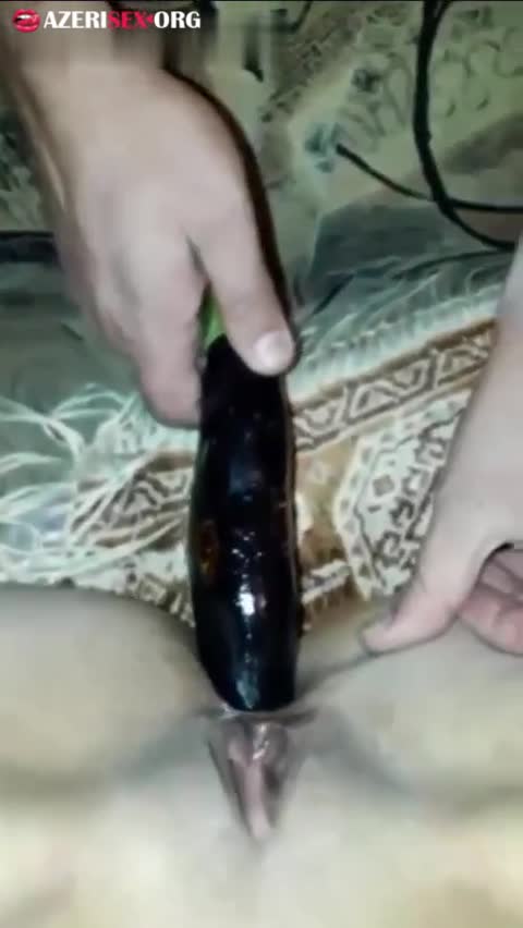 Azəri qaqaş qıza badımcan soxur