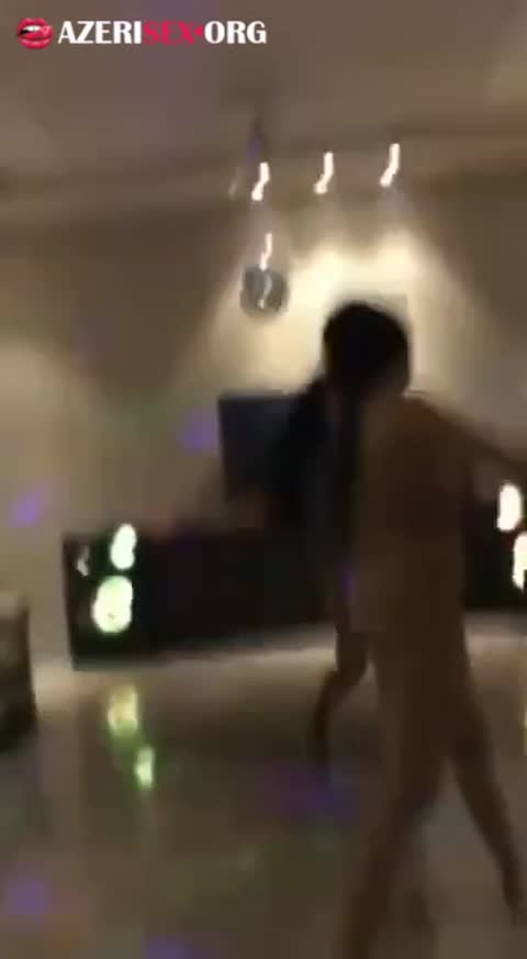 Lüt rəqs edirlər