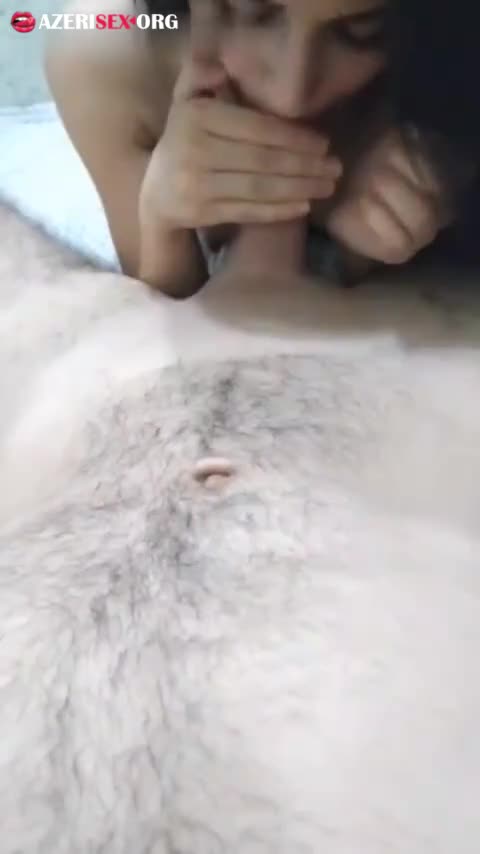 Qəhbə sevgilisin uzadıb siki ağzına alıb çalır