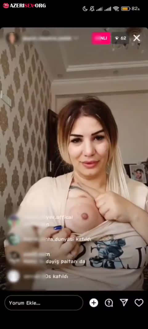 Canlı yayımda böyük döşün göstərdi