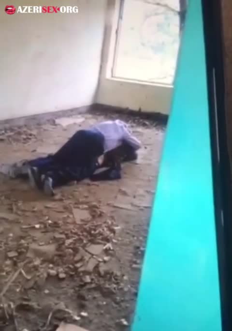 İzləyici göndərib deyir ev yiyəsi ustanı sikiyir
