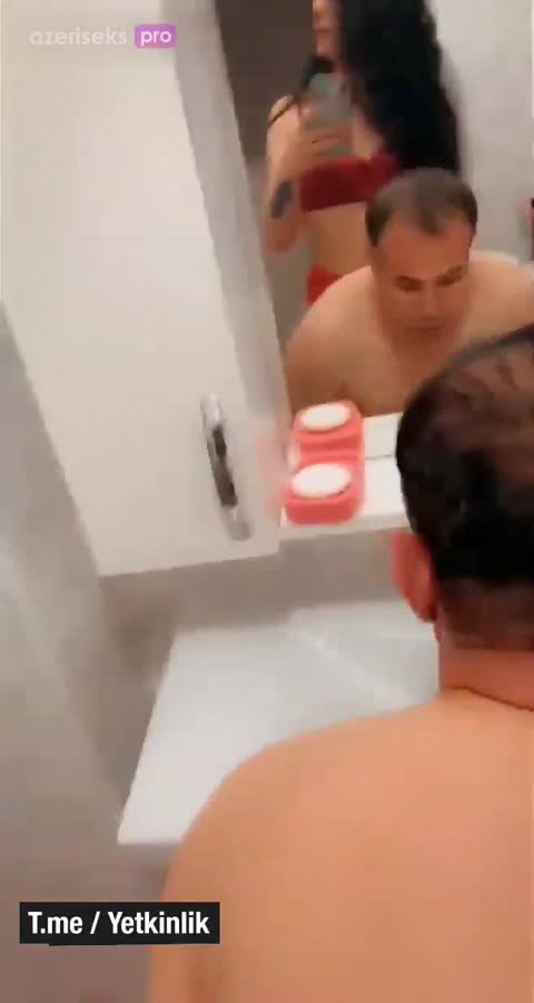 Borcunu qaytarır