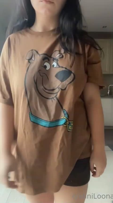 Miniloonaa Boob Grab və Qırxılmış Pussy Çılpaq nsfw