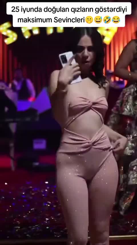 Koti barda amcığı görünür